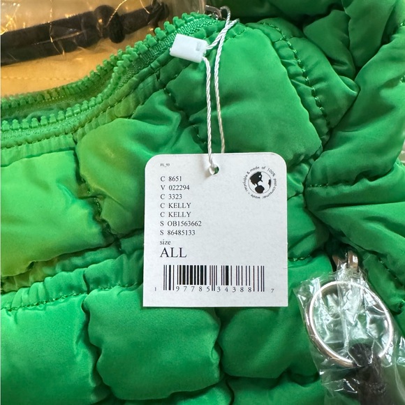 NWT Free people quilted carryall bag. Kelly green color! - Picture 2 of 3